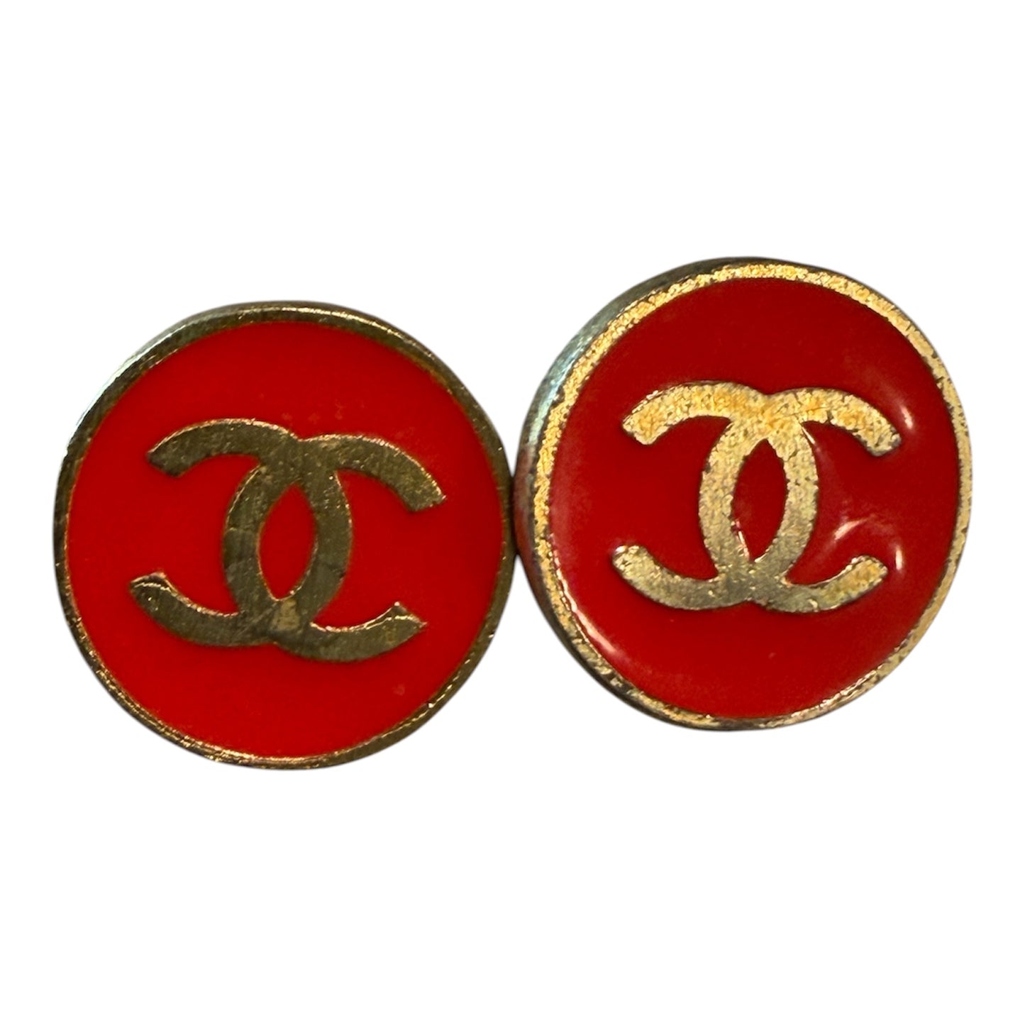 Pendientes Chanel de esmalte rojo con logotipo CC y cierre de clip