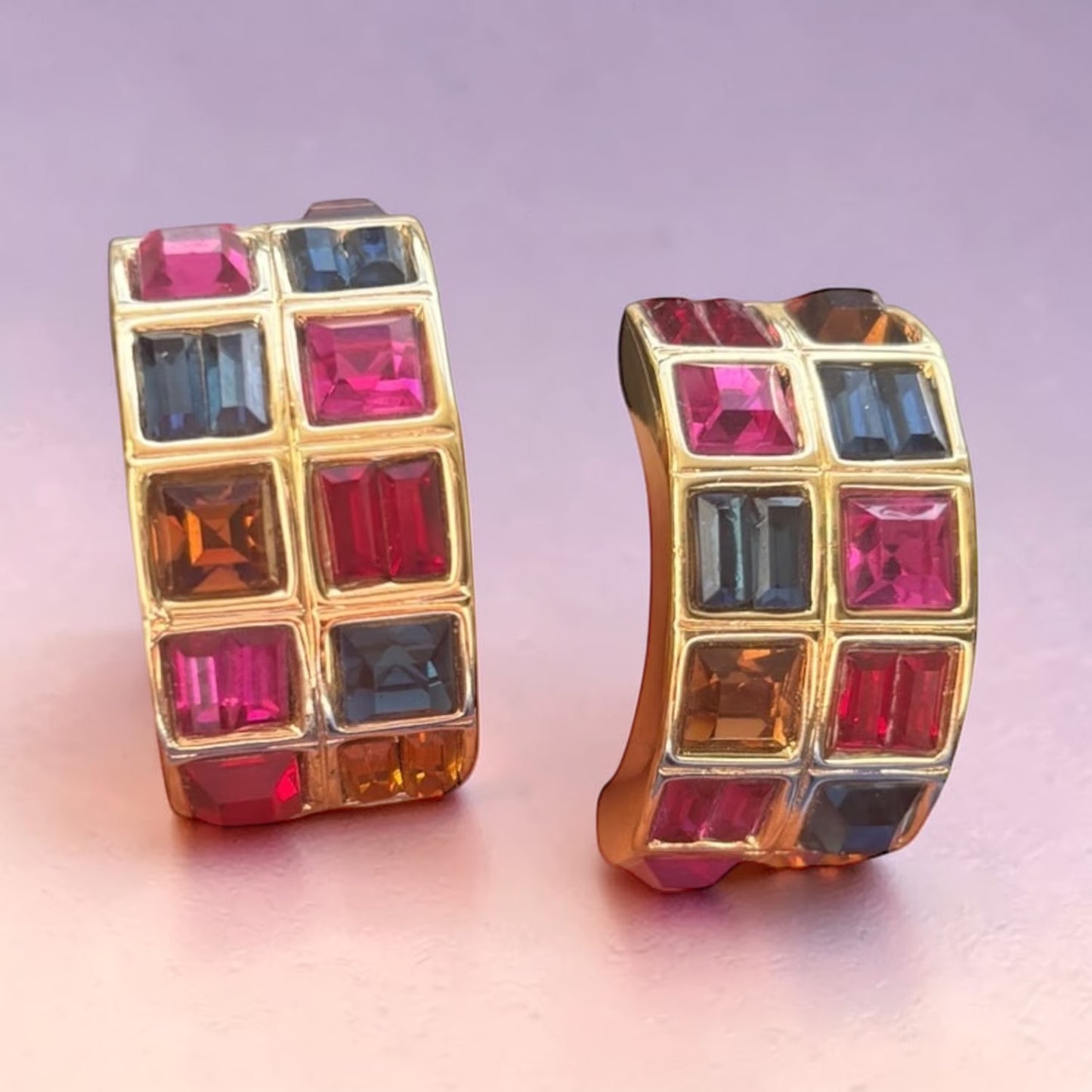 Pendientes de clip de Yves Saint Laurent vintage con varias gemas